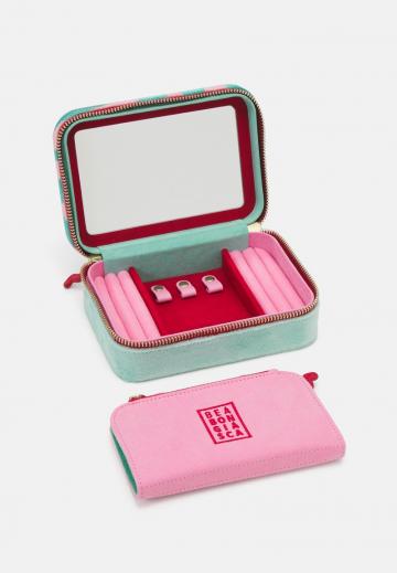 Косметичка