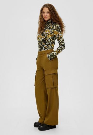 Брюки с накладными карманами