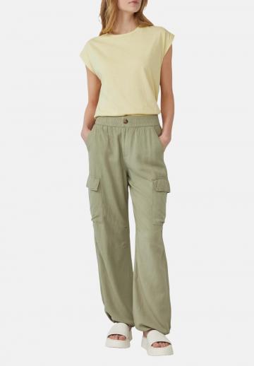 Брюки с накладными карманами