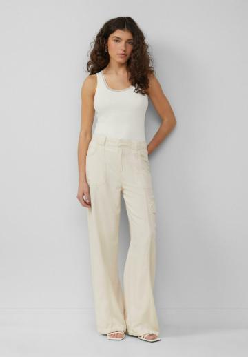 Брюки с накладными карманами