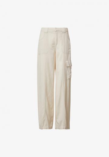 Брюки с накладными карманами