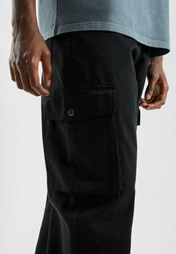 Брюки с накладными карманами