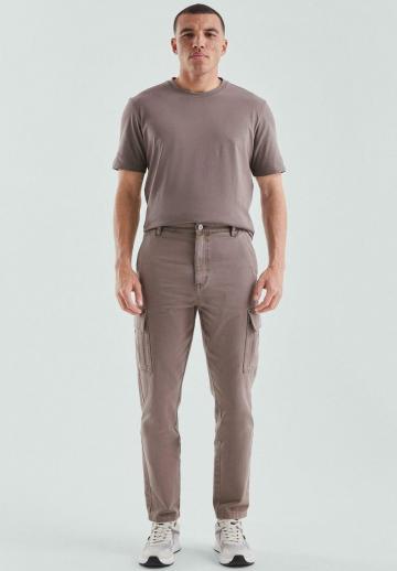 Брюки с накладными карманами