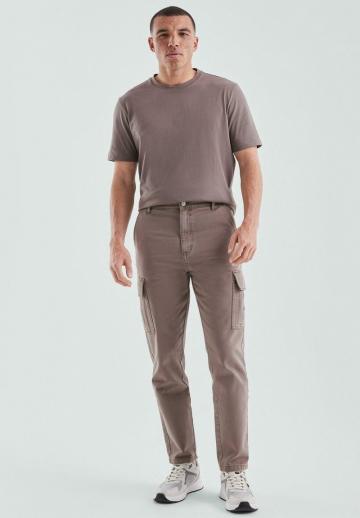 Брюки с накладными карманами