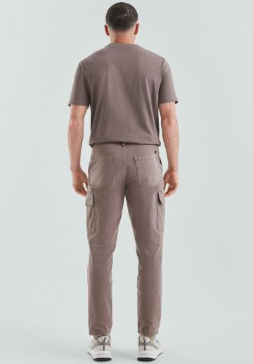 Брюки с накладными карманами