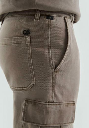 Брюки с накладными карманами