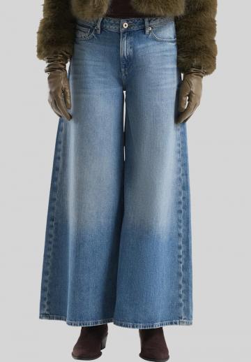 Клешеные джинсы