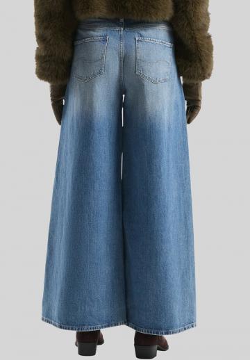 Клешеные джинсы