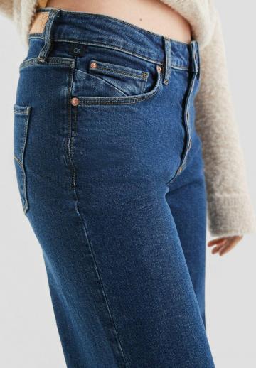 Клешеные джинсы