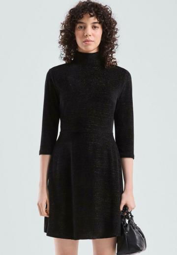 Короткое платье