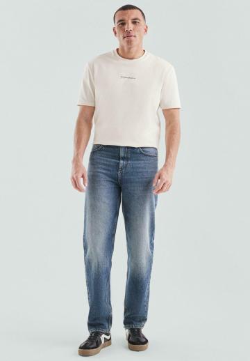 Прямые джинсы