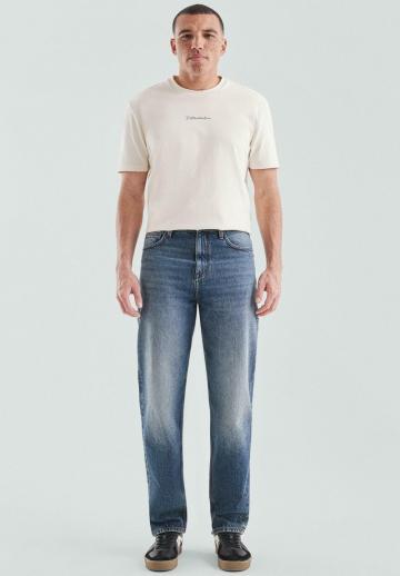 Прямые джинсы