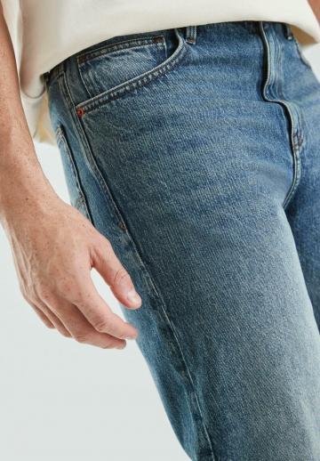 Прямые джинсы