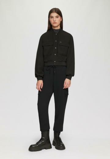 Брюки с накладными карманами