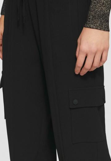 Брюки с накладными карманами