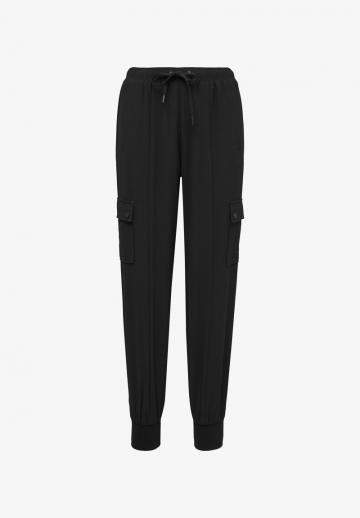 Брюки с накладными карманами