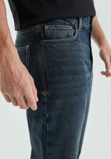 Прямые джинсы