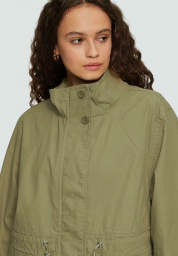 Куртка с накладнымит карманами