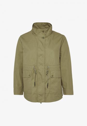 Куртка с накладнымит карманами