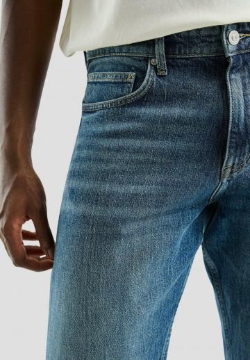 Прямые джинсы