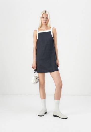 Короткое платье