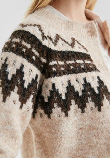 Жаккардовая вязаная кофта