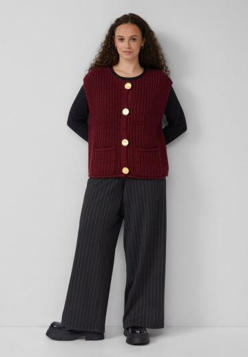 Вязаный жилет