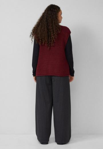 Вязаный жилет