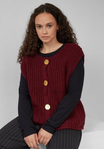 Вязаный жилет