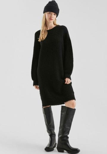 Вязаное платье