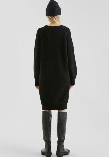 Вязаное платье