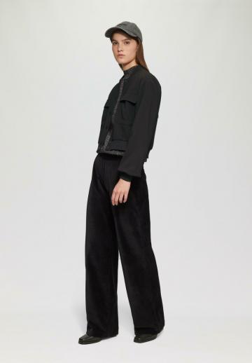 Блейзер с накладными карманами