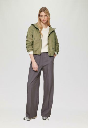 Куртка с накладнымит карманами