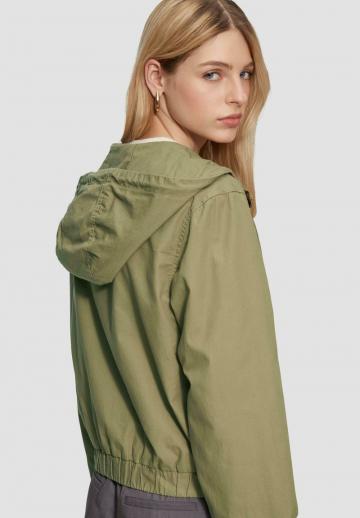 Куртка с накладнымит карманами