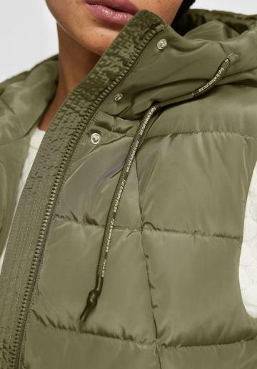 Длинный жилет