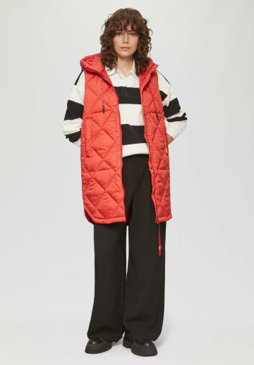 Длинный жилет