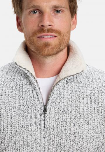 Вязаная кофта