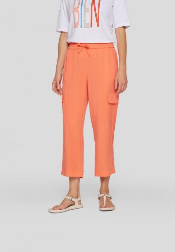 Брюки с накладными карманами