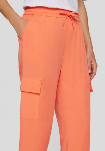 Брюки с накладными карманами