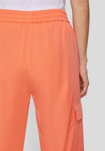 Брюки с накладными карманами