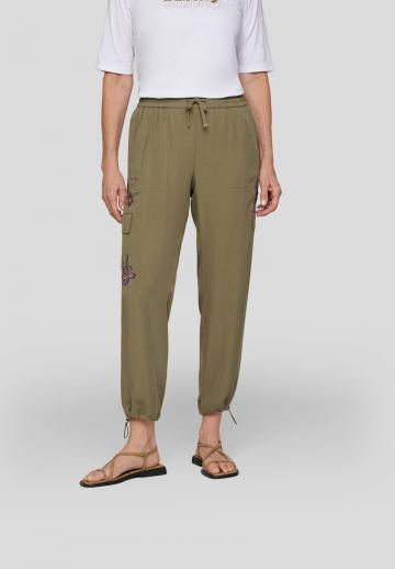 Брюки с накладными карманами