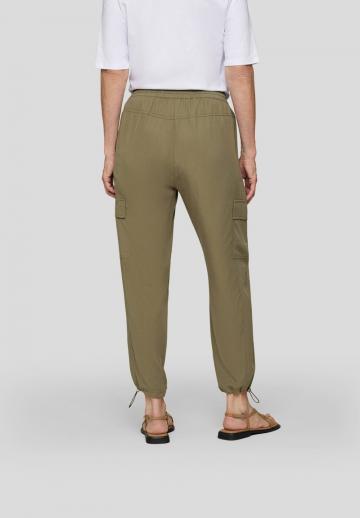 Брюки с накладными карманами