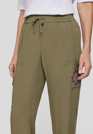 Брюки с накладными карманами