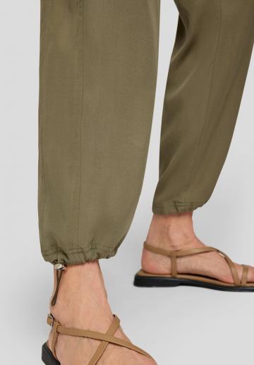 Брюки с накладными карманами