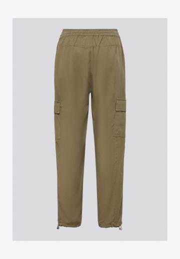 Брюки с накладными карманами