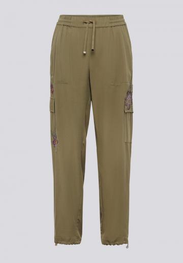 Брюки с накладными карманами