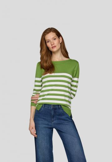 Пуловер в полоску