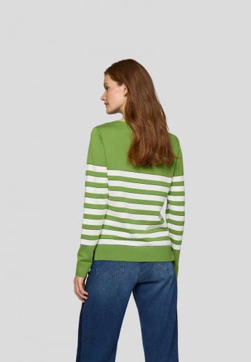 Пуловер в полоску