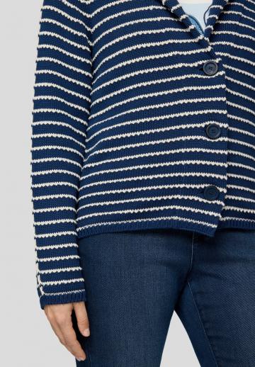 Вязаная кофта