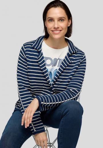 Вязаная кофта